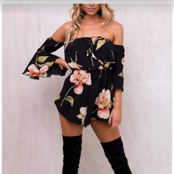 🏆Off Shoulder Floral Romper - Picture 2 of 7